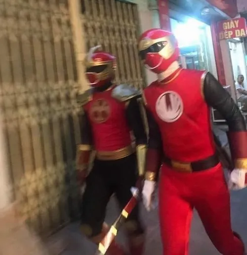 Meme 2 người phù hợp cảnh lệch sóng giữa bạn và đồng nghiệp