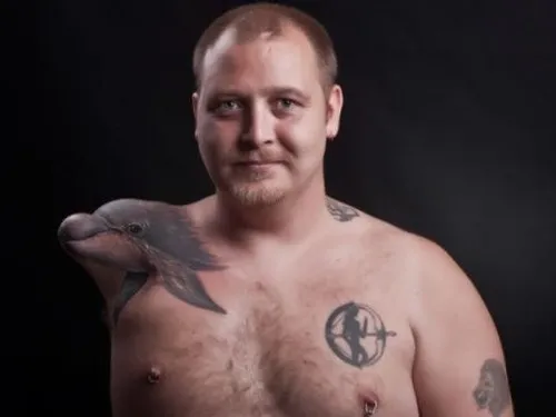 Meme cụt tay mô tả cú giơ tay quá nhanh khiến tay biến mất.