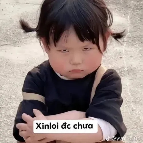 Meme chế em bé mắt tròn giật mình vì hoảng hốt nhẹ