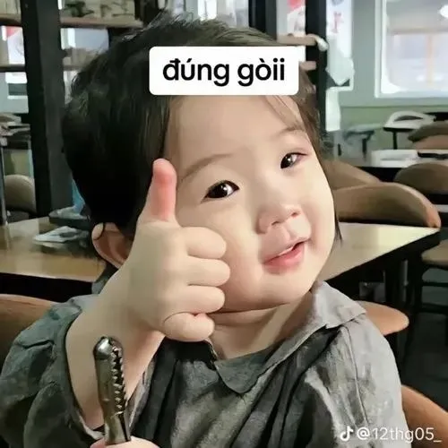 Meme chế em bé má phính thất vọng khi mất đồ chơi