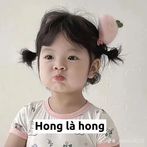Meme chế thiên thần nhỏ buồn ngủ nép trong chăn bông