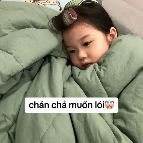 Hình chế meme vui bé thơ chúm chím môi nói cám ơn