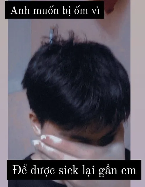 Khoảnh khắc crush mím môi tinh nghịch gây chú ý