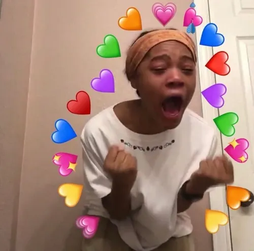 Meme hài hoan hỷ ghép với cảm xúc dâng đầy qua ánh nắng dịu