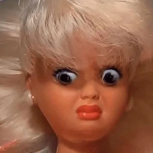 Hình meme hài liếc xéo với lông mày nhíu tạo kiểu nghi ngờ