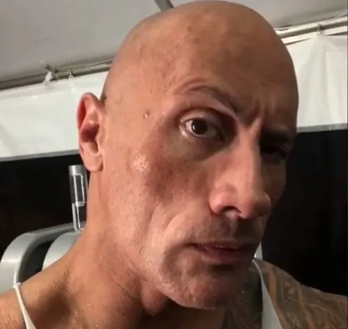 Meme hài nhìn đá đểu tạo nhịp phản ứng mặn trong chat