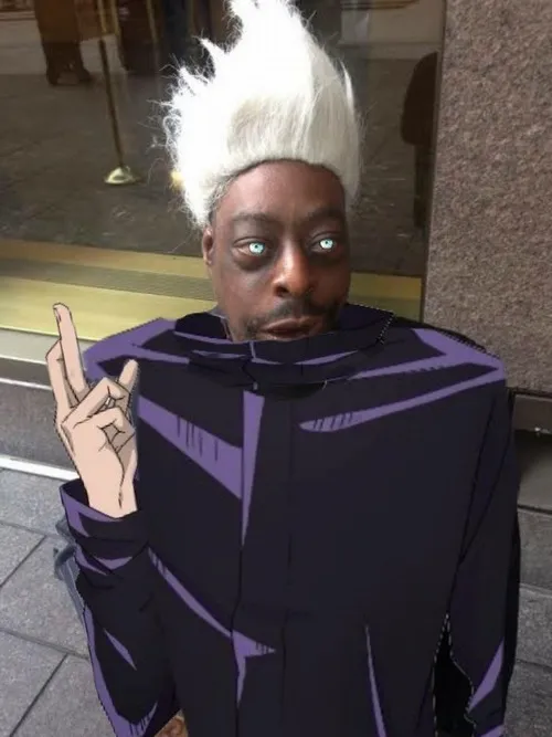 Ảnh troll Gojo đứng trong mưa, tóc ướt mà vẫn ngầu.