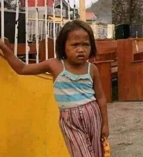 Ảnh troll gương mặt lăn tăn mô tả bầu không khí thiếu mạch lạc