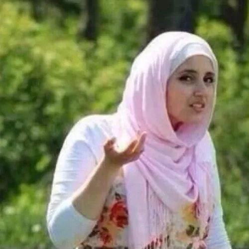 Ảnh troll nếp gấp trán sâu thể hiện trạng thái xử lý chậm đầy nghi vấn