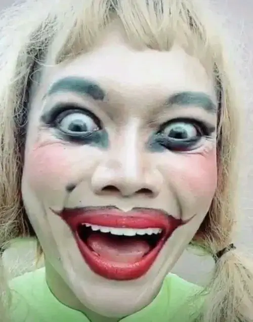 Meme chế biểu cảm mất kết nối não bộ khiến group cười xỉu luôn