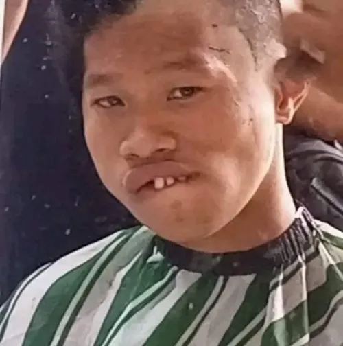 Hình meme hài mô tả cú nói hớ cực kỳ vô thức