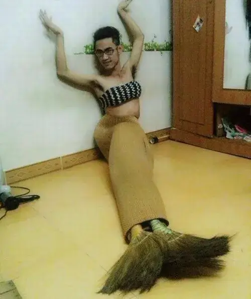 Ảnh meme vui ghi lại khoảnh khắc lạc đề làm người xem cười