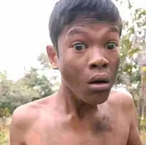 Hình chế meme vui biểu cảm đơ người trong vài giây bất ngờ