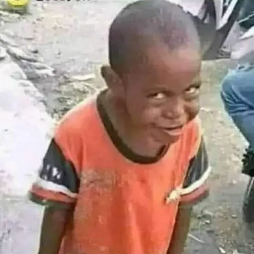 Meme hài phản ứng ngớ ngẩn gây cảm giác hơi thiểu năng