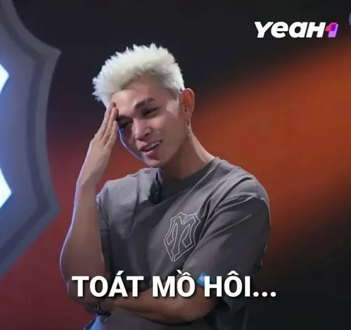 Ảnh troll toát mồ hôi với nụ cười gượng chịu trận.