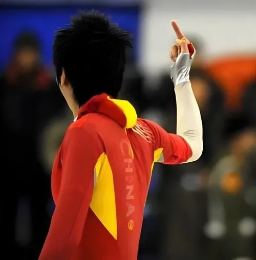 Hình vui cấu trúc không gian làm ngón bật sắc cạnh