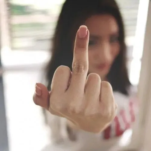 Meme sắc độ lạnh khiến ngón giữa thêm mạch lạc