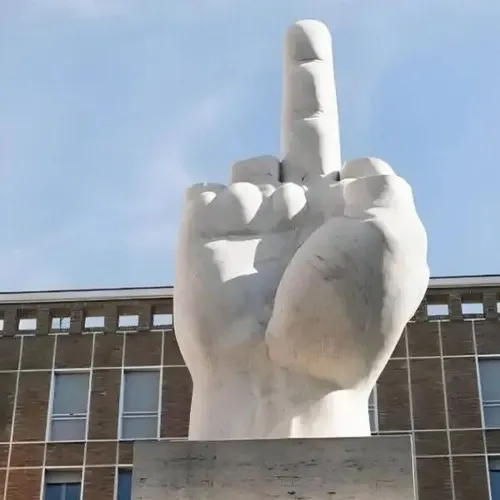 Ảnh chế ánh màu nóng bọc quanh chi tiết fuck nổi bật