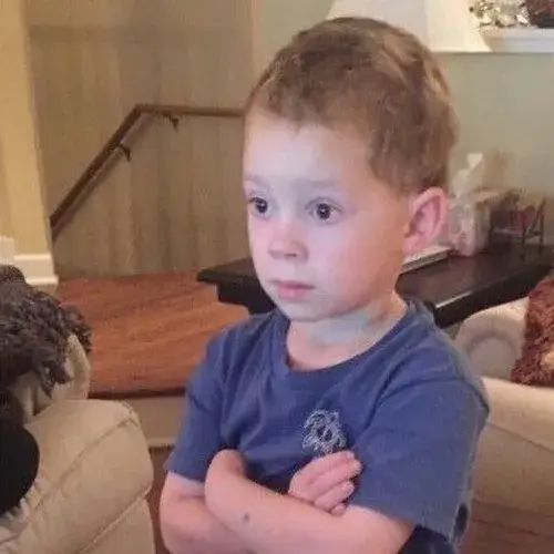 Ảnh hài đau đầu khắc họa khoảnh khắc thở mạnh vì mệt não.