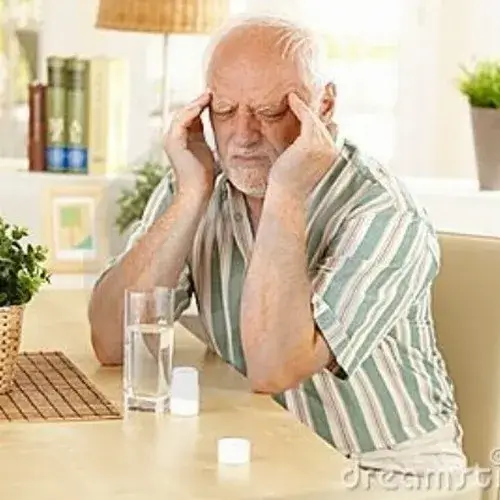 Khoảnh khắc ù tai gợi cảnh nghe chỉ đạo chồng chéo khó hiểu.