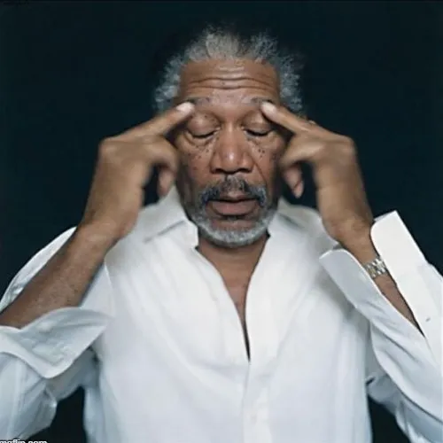 Meme chế căng đầu khắc họa khoảnh khắc rối não giữa phòng họp.