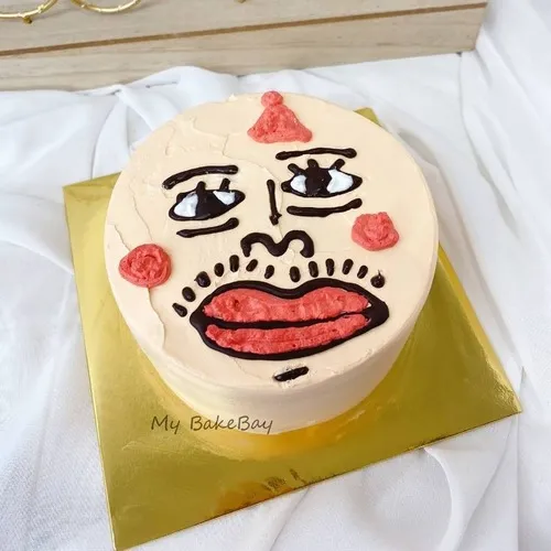 Ảnh troll buổi mừng tuổi với gương mặt ngơ chủ tiệc