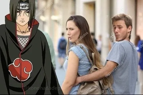 Ảnh meme vui Itachi cười nhẹ phô nét kín tiếng pha chút dịu dàng