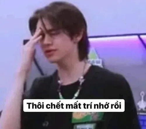 Meme hài cô gái TikTok cười giả vờ đáng yêu