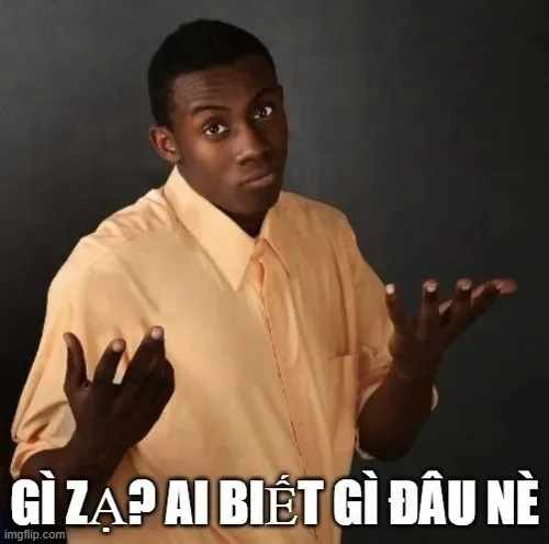 Meme hài cảnh bị soi nhưng vẫn cười tươi