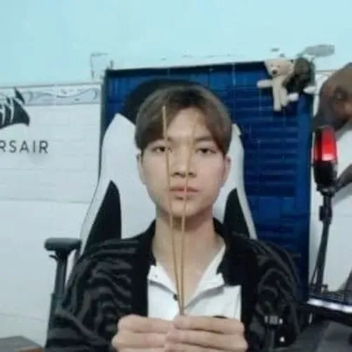 Meme chế nét mặt hiền lành pha hài khiến ai cũng dịu lại liền