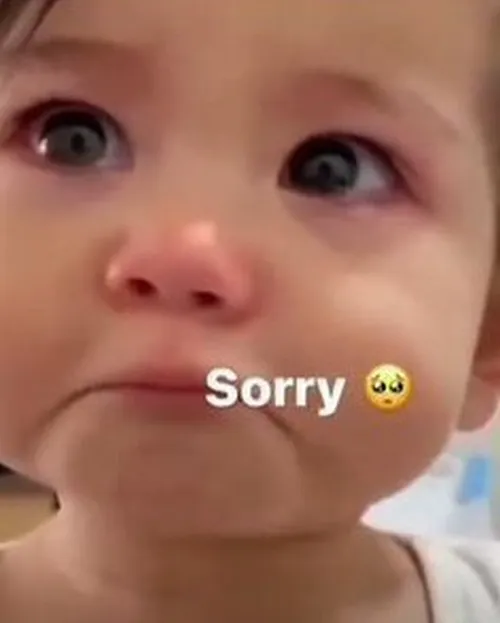 Ảnh vui nụ cười gượng hiền lành thể hiện thiện chí hối lỗi