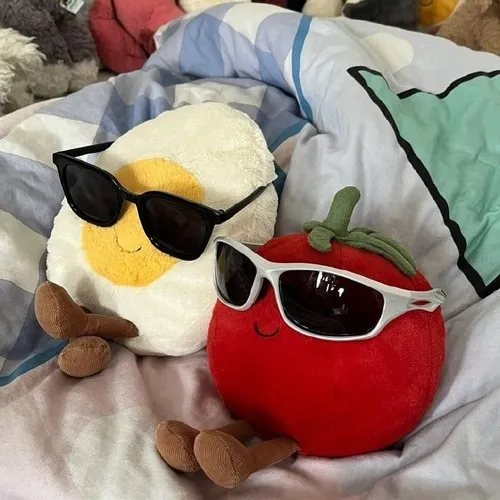 Hình đại diện cute ảnh đôi bạn thân đầy nụ cười thoải mái ngoài trời