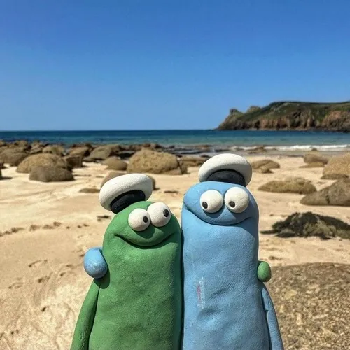 Ảnh hiển thị ảnh đôi bạn thân trong bố cục cặp sắc màu nhẹ