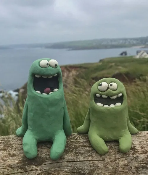 Hình profile avatar đôi toát cử chỉ thân thiết giữa ánh sáng chiều