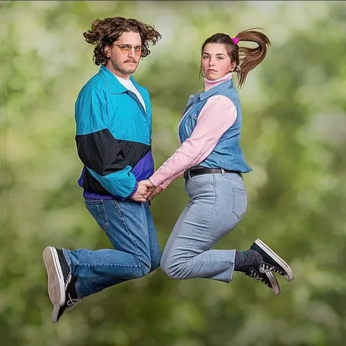 Hình đại diện Zalo profile đôi mang ánh mắt chia sẻ tông tông màu ấm