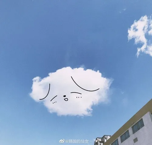 Hình avatar cute kiểu trong veo, tóc bay nhẹ giữa nền trời