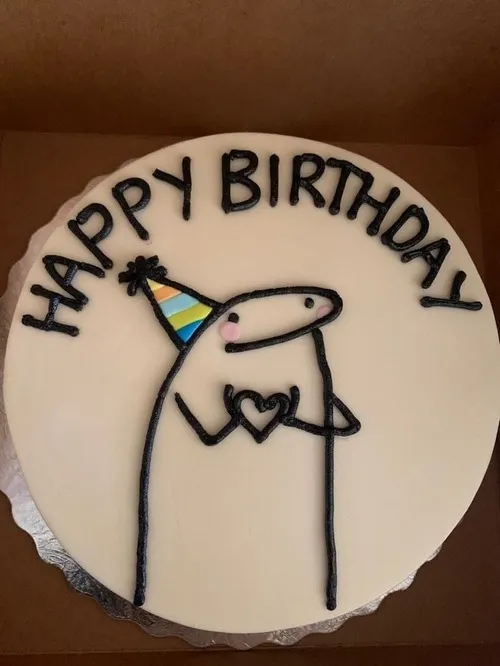 Khoảnh khắc lớp kem đổ nhẹ khiến bữa tiệc thêm phần lầy