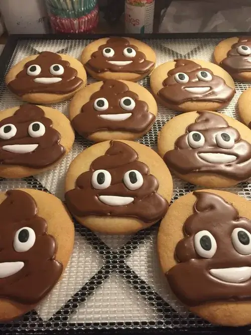 Khi cục cớt toilet trở thành sân khấu tấu hài của Gen Z