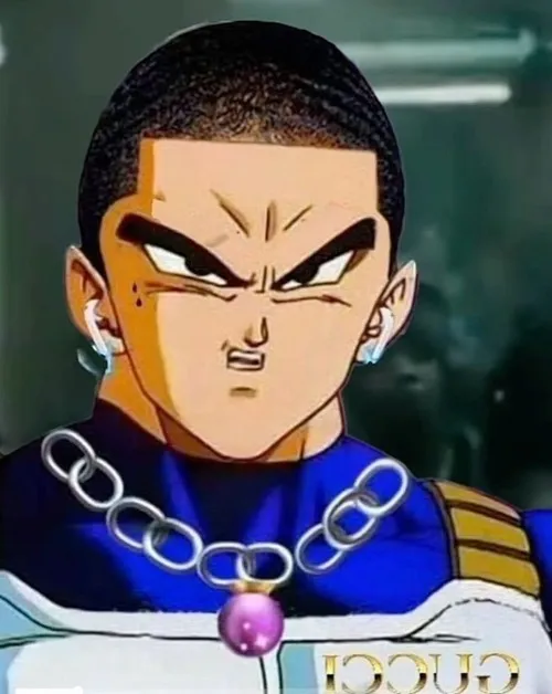 Ảnh hài Sasuke hoảng hốt trước tiếng động trong rừng.