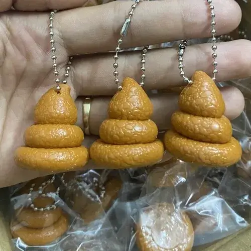 Ảnh chế móc khóa hình cục cứt