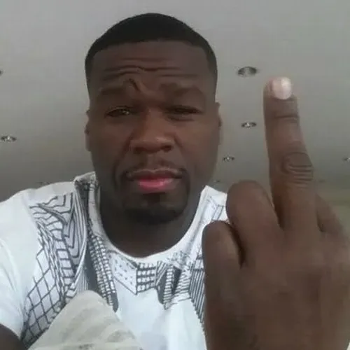 Meme ánh sáng neon đổ xuống khối giữa trông mạnh