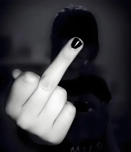 Ảnh chế vệt sáng rọi xuống cử chỉ fuck hiển hiện