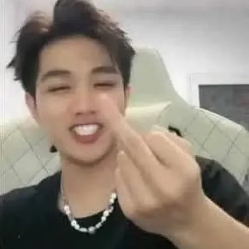 Ảnh chế lớp chuyển màu làm điểm fuck ló ngay trung tâm