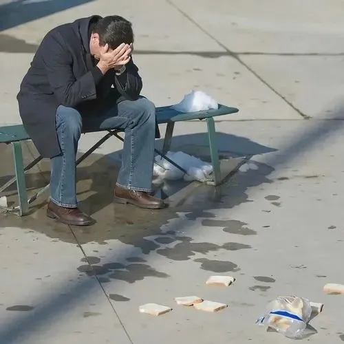 Meme bế tắc dáng người buông xuôi giữa phòng làm việc yên ắng