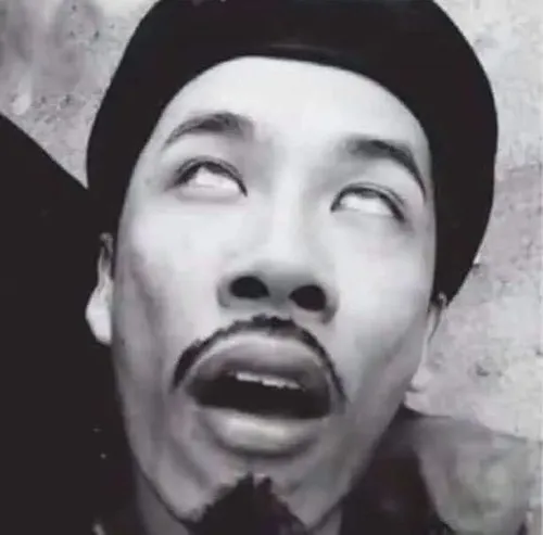 Meme bế tắc tâm trí nặng trĩu khiến vẻ mặt đơ cứng