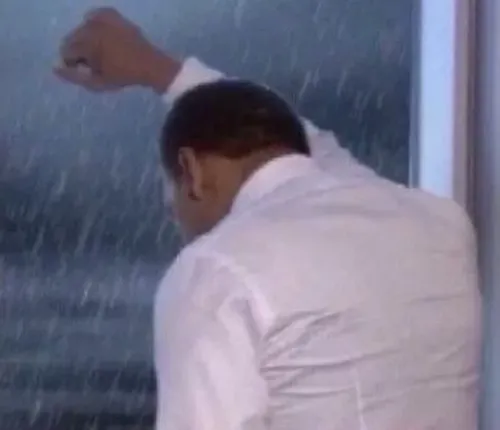 Hình chế tắc dòng suy nghĩ lúc bàn làm việc chất tài liệu