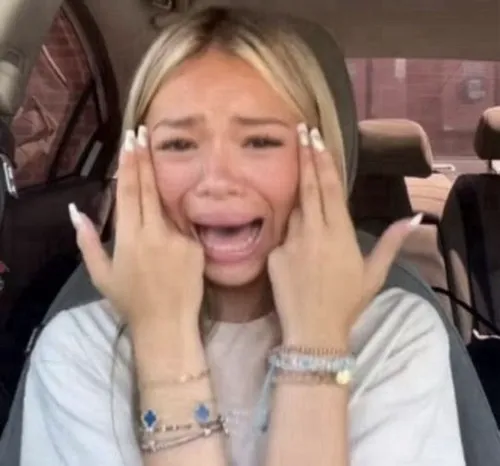 Meme bế tắc gương mặt đơ bất chấp cuộc họp kéo dài vô tận