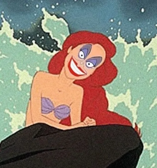 Hình troll nàng tiên cá mỉm cười khi bị giao thêm task