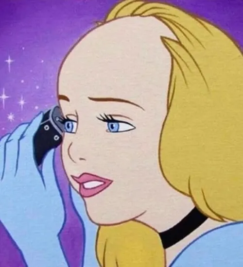 Ảnh troll Belle né ánh nhìn sếp trong giờ muộn