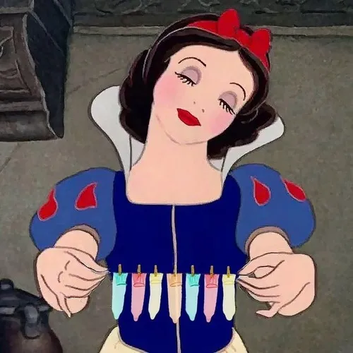 Hình troll Tiana nén cười khi bạn thân kể chuyện